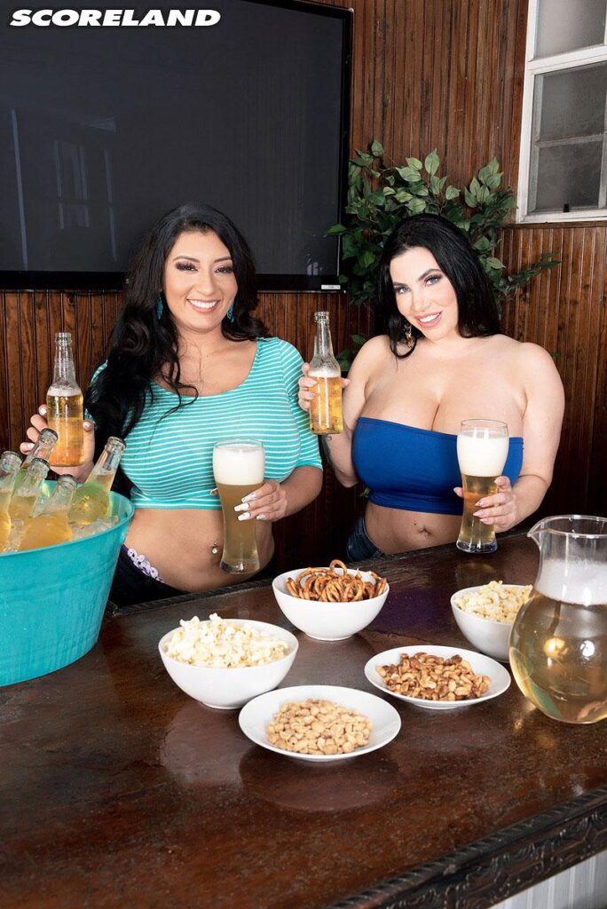 Korina & Selena: Bombshells