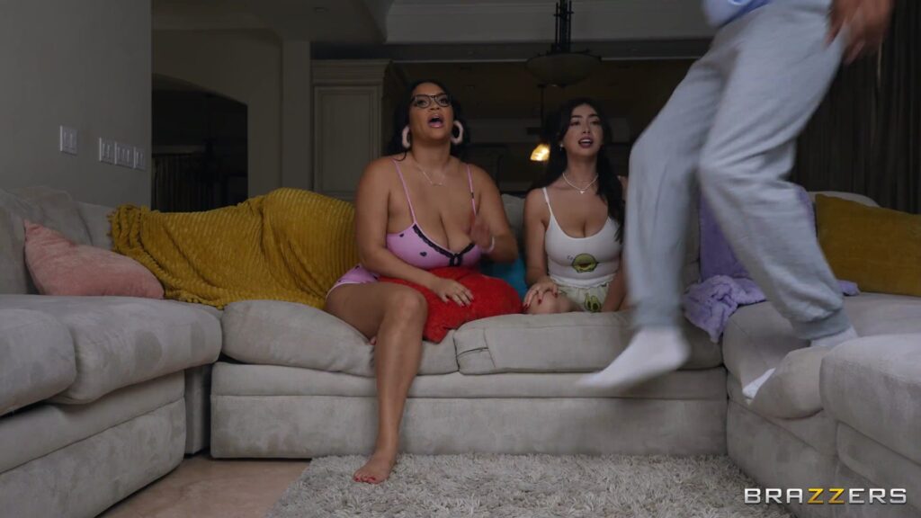 Ashlyn Peaks & Chloe Surreal Tit-Mobbed & Oddjobbed