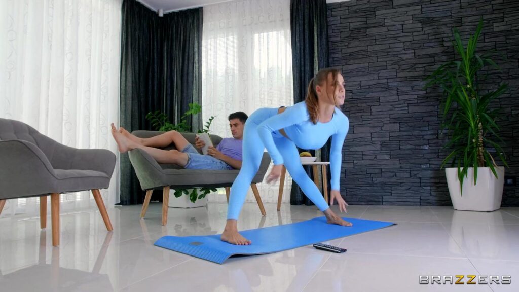 Josephine Jackson in Relax, Roomie
