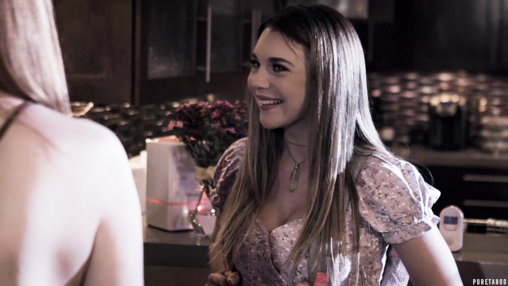 Gabbie Carter & Lauren Phillips  in Idolized