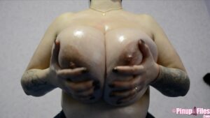 Roxanne Heavan massive tits Webcam - #2