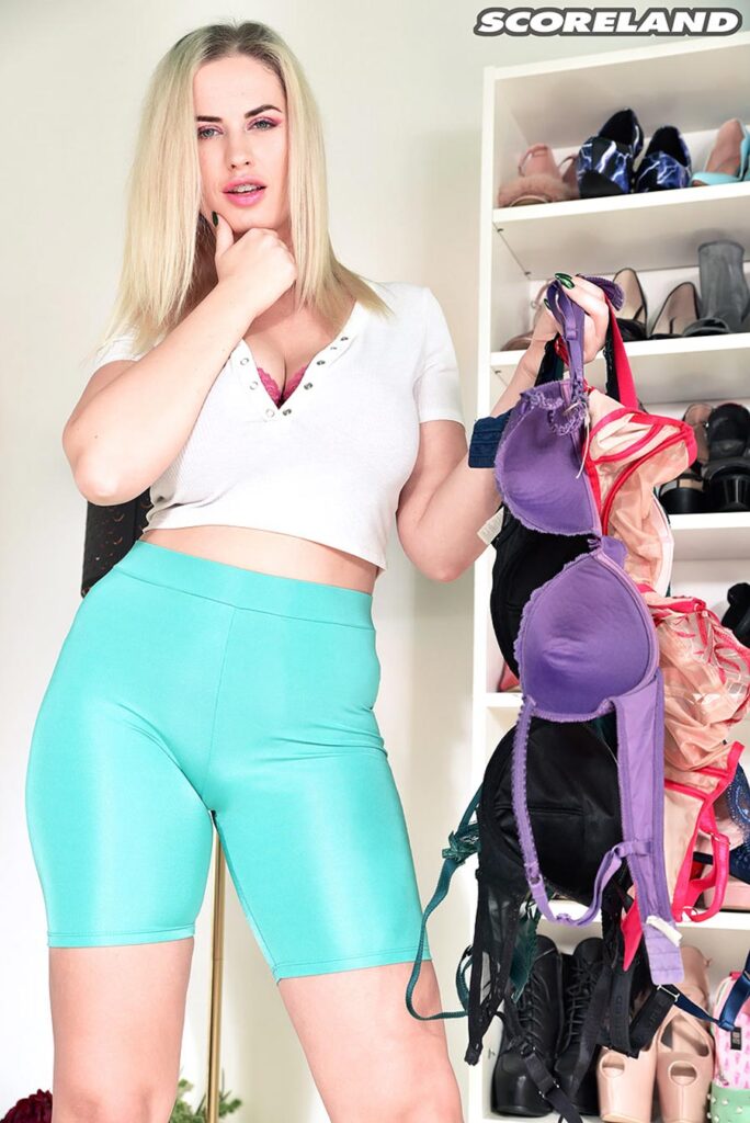 Alexsis Faye trying out different bras