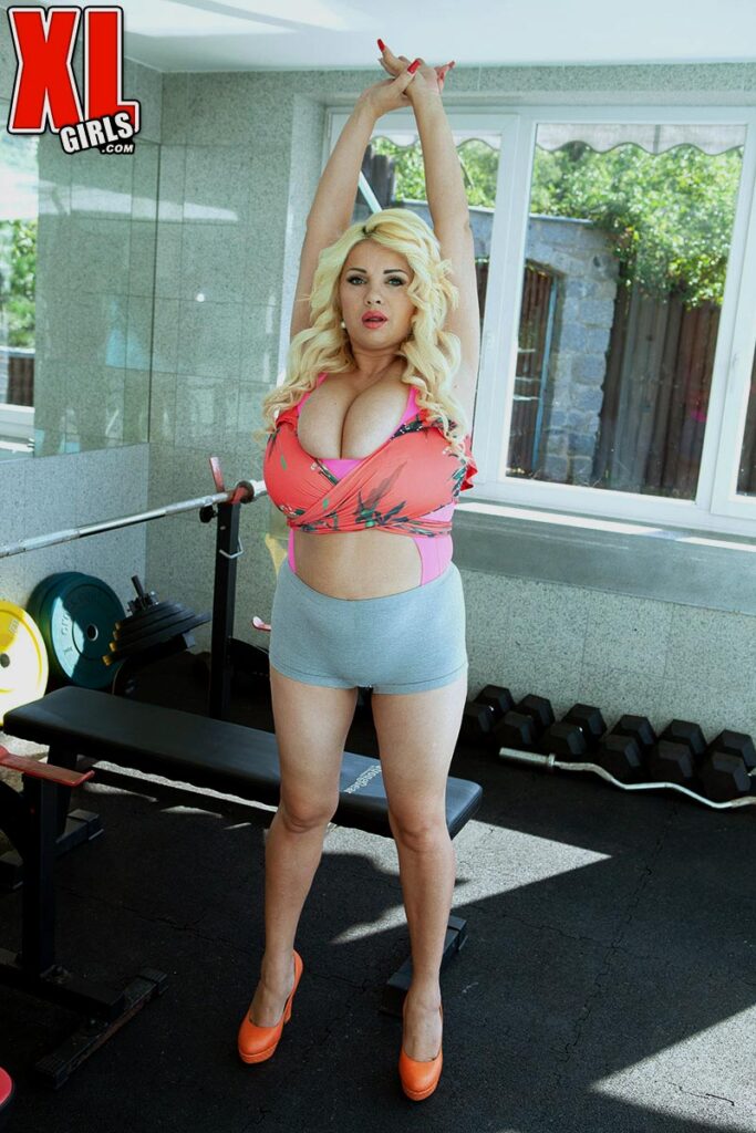 Busty workout babe Natasha Sweet pumping more than iron