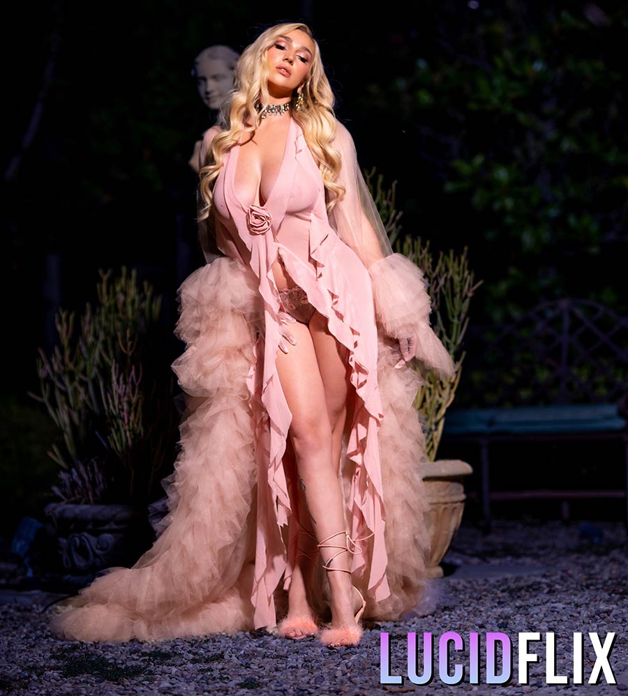 Kendra Sunderland in Nightshade