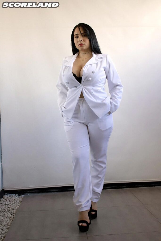 Kim Velez knows what guys love to see