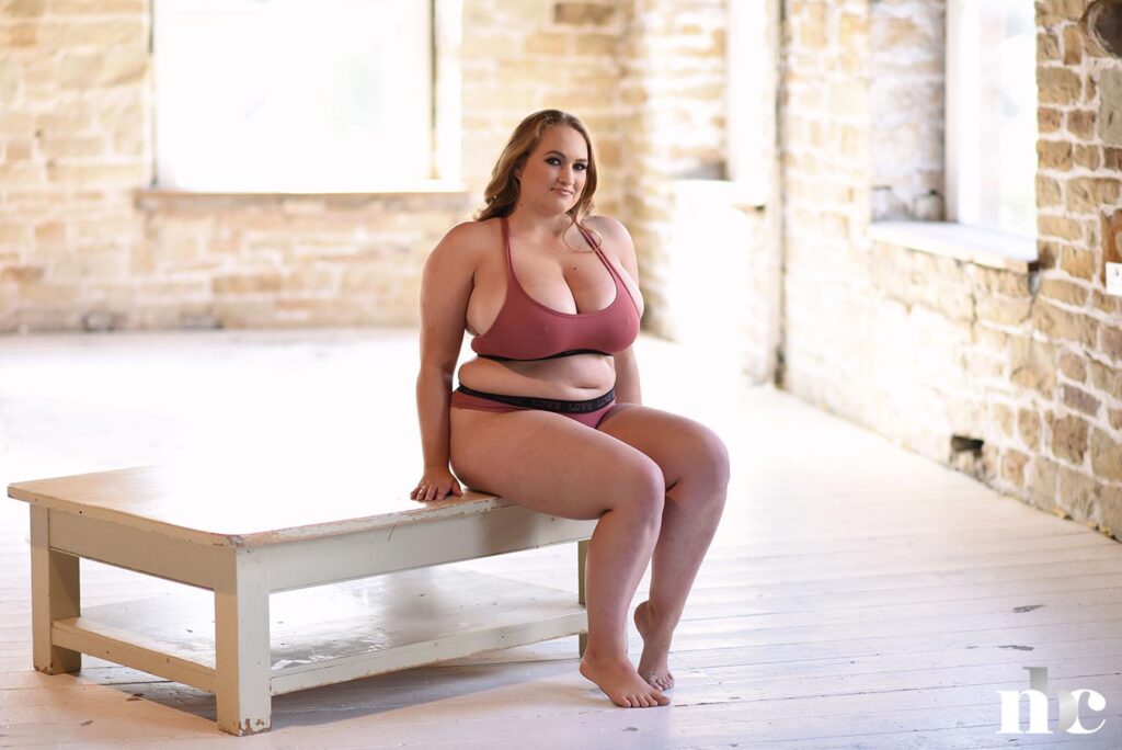 Sara Willis Naked Lounge